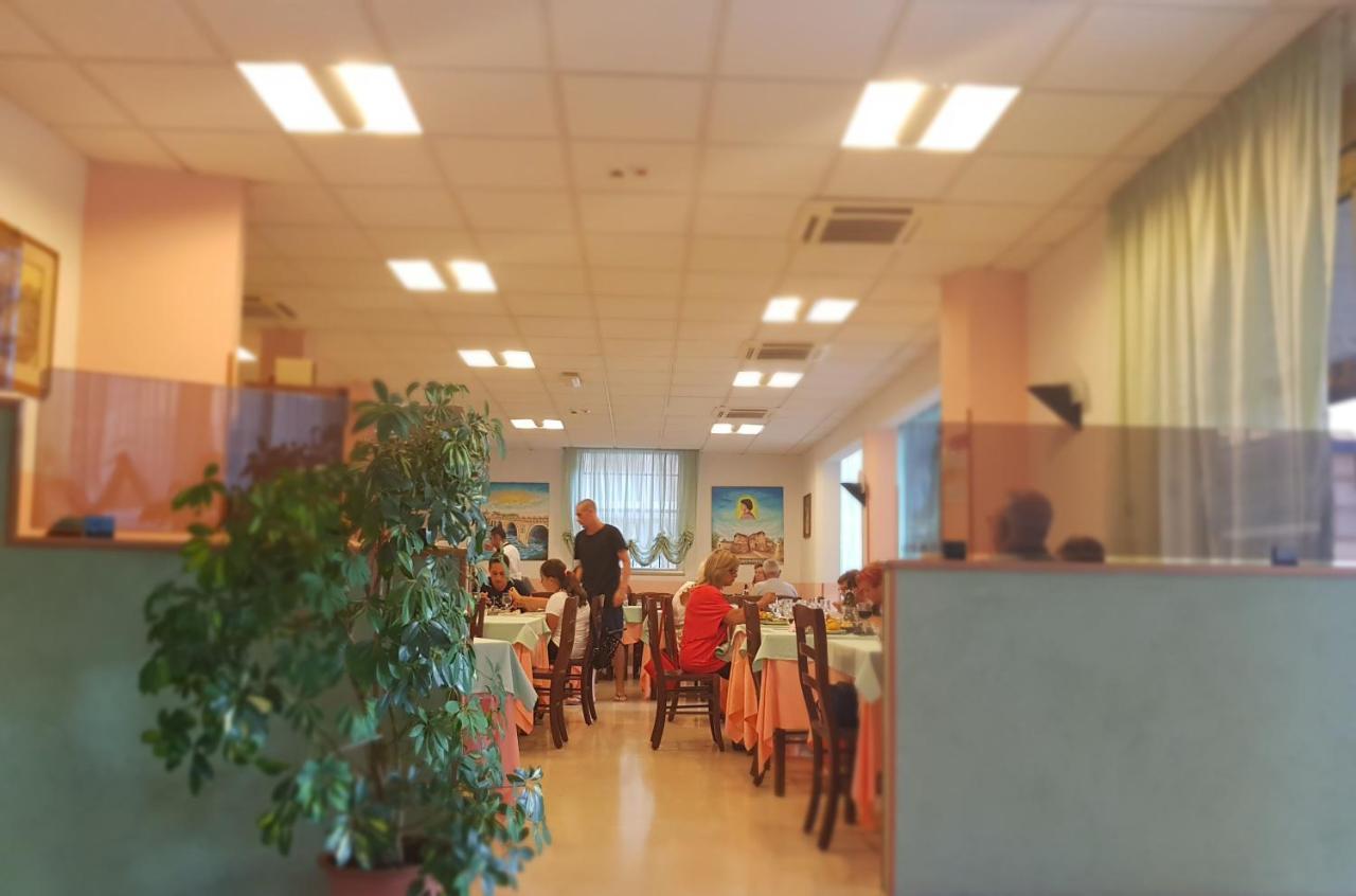 Hotel Romantica Rimini Zewnętrze zdjęcie
