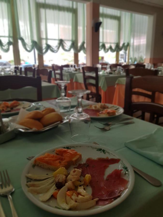 Hotel Romantica Rimini Zewnętrze zdjęcie
